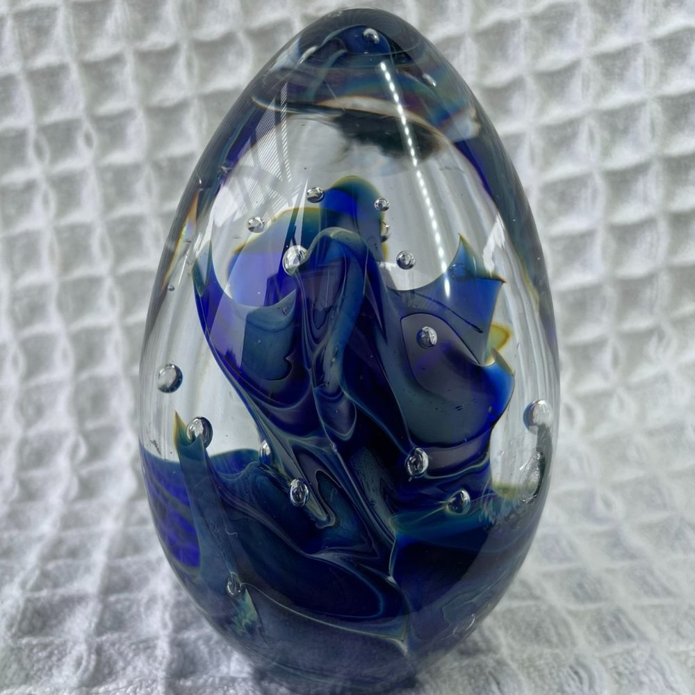 Handblown Glass collectible paperweight "CC Walters 1994" Blue signed by Artist